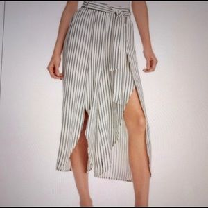 NWT JACK BB DAKOTA • vacation mode Pinstripe belted pants SMALL